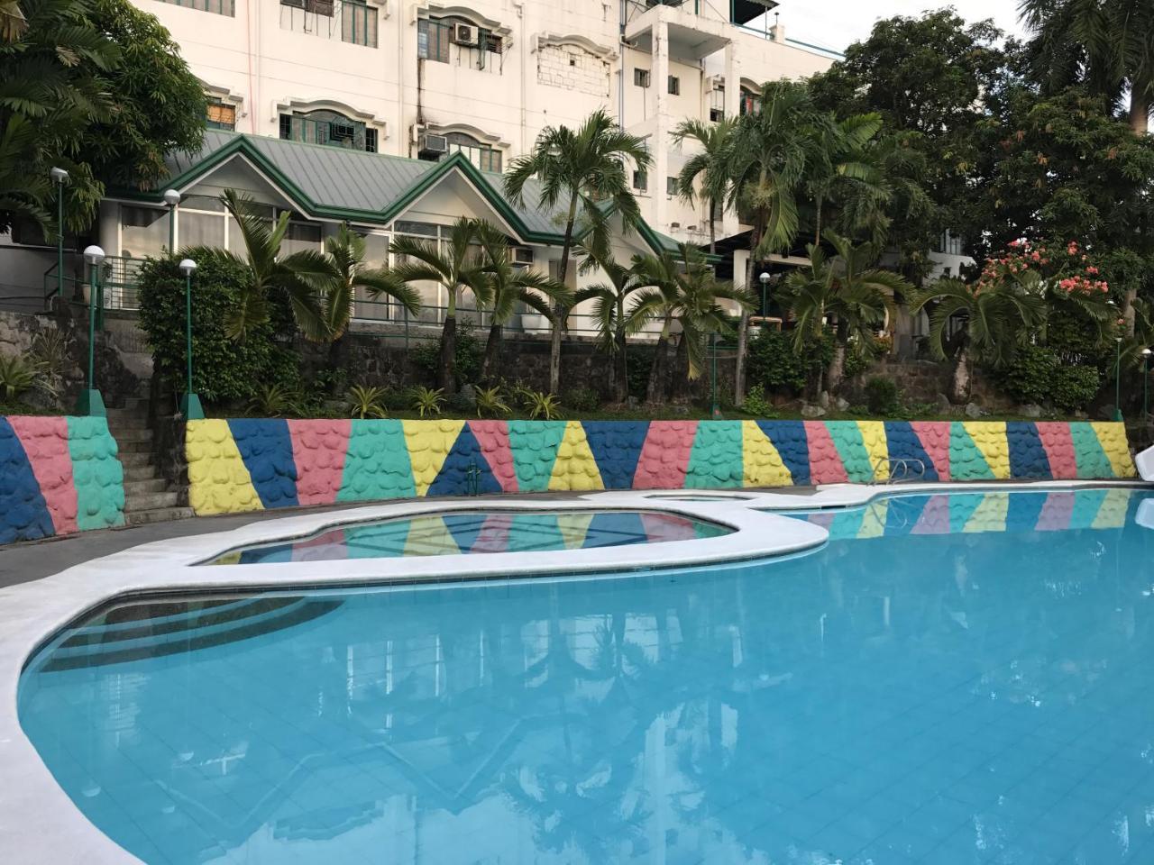 V Resort Dasma ดาสมารินญาส ภายนอก รูปภาพ